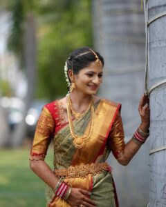 #makeupartist #selfmakeup #hairstyle #bride #bridemaids #bridemaidmakeup #bridalhairstyle #saree (1)