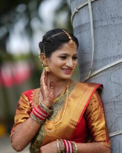 #makeupartist #selfmakeup #hairstyle #bride #bridemaids #bridemaidmakeup #bridalhairstyle #saree (2)