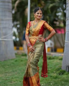 #makeupartist #selfmakeup #hairstyle #bride #bridemaids #bridemaidmakeup #bridalhairstyle #saree